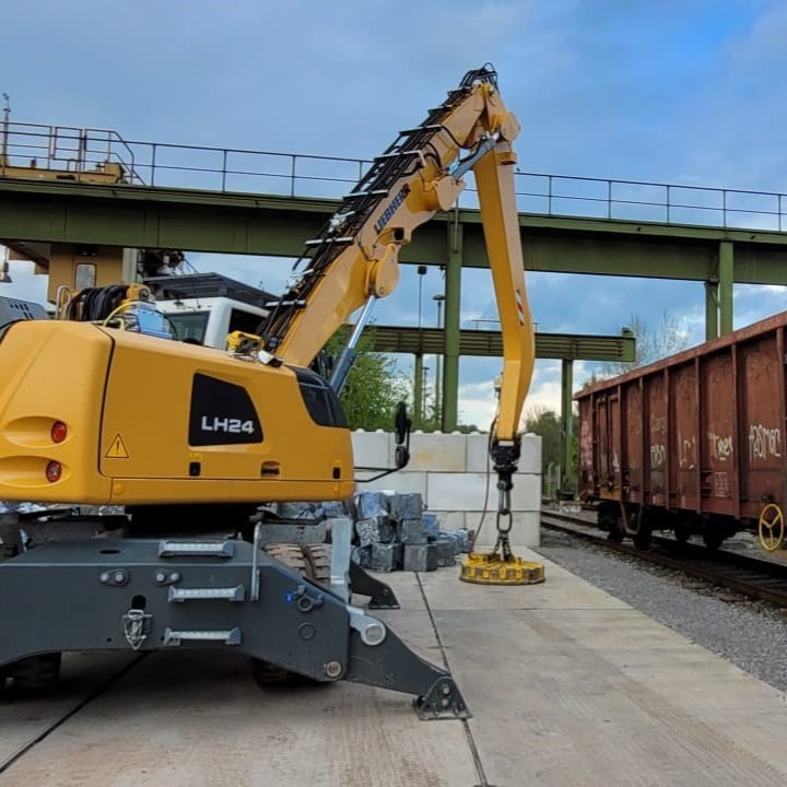 Engin de chantier sur le site de Métalimpex Allemagne