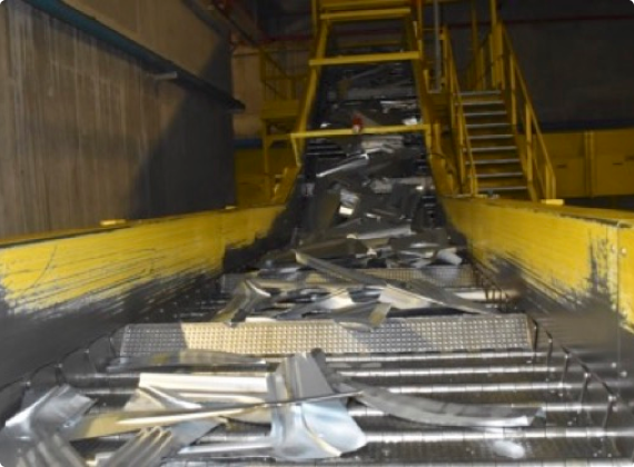 Depuis 2002, Metalimpex collabore avec Dacia dans le cadre de l’activité de compactage des déchets de tôle résultant de l’activité d’emboutissage des pièces du département Emboutissage de l’Usine Véhicules Dacia et de la collecte des déchets de métaux ferreux.